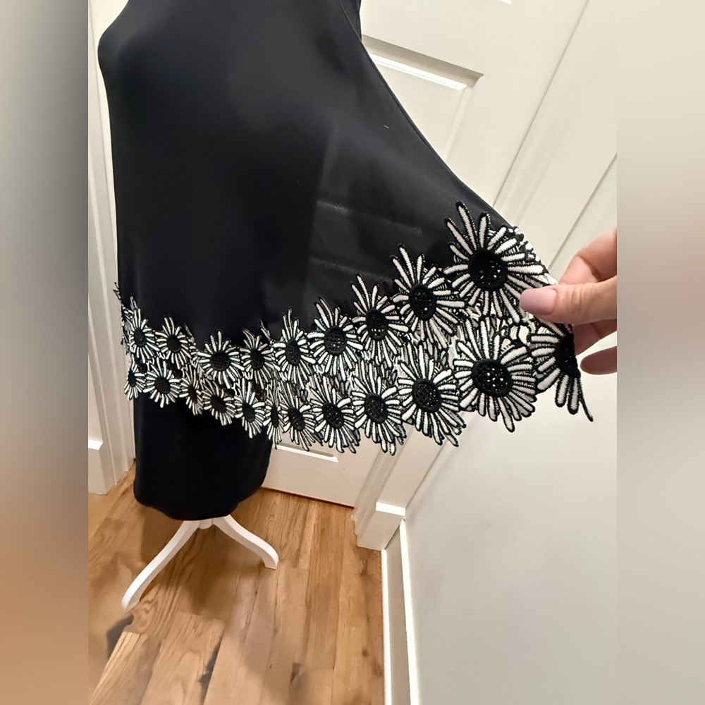 Joseph Ribkoff. Sheath Dress with Biased Cut Sheer Floral Trim Overlay. Size 6. - Picture 9 of 14